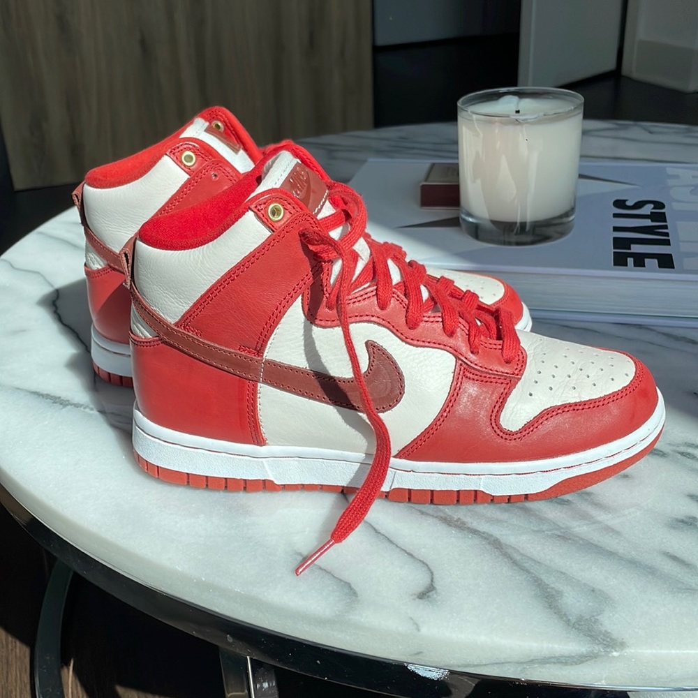 Nike Hi Top Womens Size 5.5 men’s (7 women’s)
